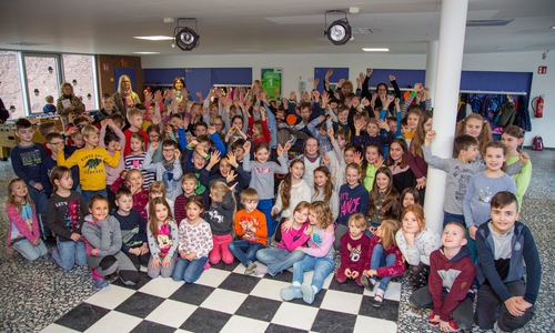 Die Sport-Oskar-Trophäe steht seit heute in der Mensa der Grundschule Wendschott. 
