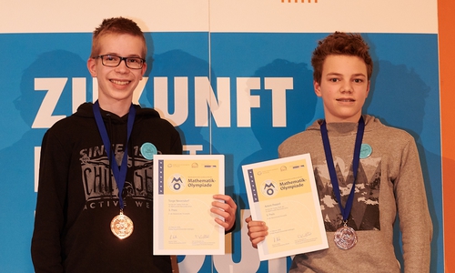 Die drittplazierten Gewinner Torge Neuendorf und Anton Peppel vom GiS.
