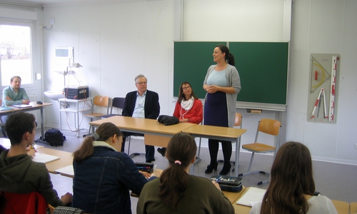 Die Schüler konnten zu verschiedenen Berufsgruppen Fragen stellen.