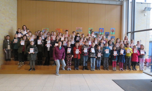 Die Sportabzeichen-Teilnehmer der Grundschule Lehre.