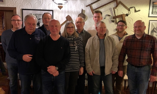 Die Geschicke des Ortsvereins werden künftig Dieter Schneider ( 3.von rechts) als Vorstand und Linus Slomka ( 4.von rechts) als sein Stellvertreter leiten.