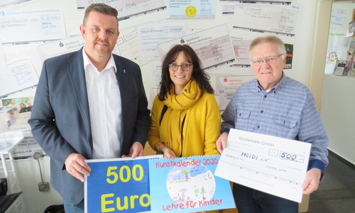 Bürgermeister Andreas Busch, Gudrun Albertz und Schatzmeister Burkhard Dröse.