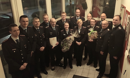 Die Beförderten und Geehrten der Ortsfeuerwehr Groß Stöckheim.