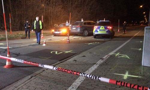 Die Unfallstelle mit den drei beteiligten Autos.