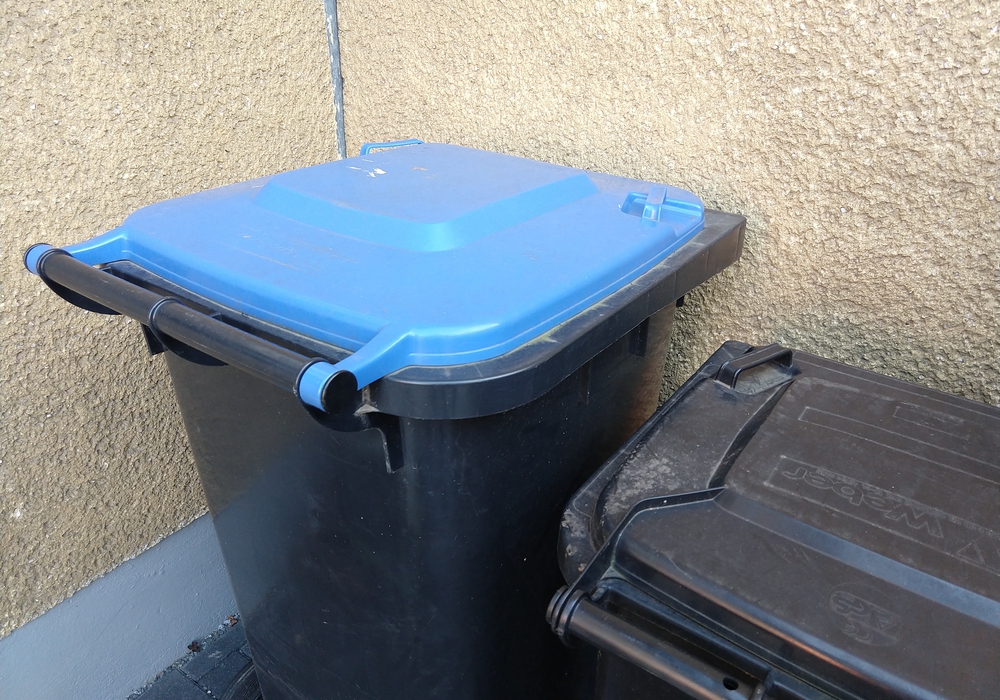 Mülltonnenaufkleber Achtung Müll gehört in die Mülltonne blau
