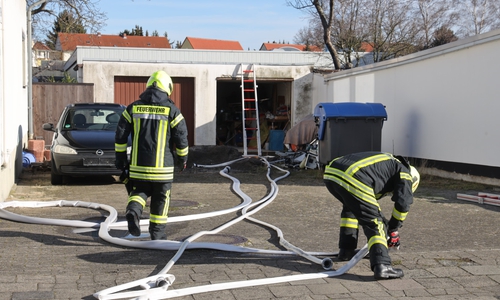 Der Schuppen ist komplett niedergebrannt.