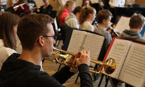 Die Bläser-AG hatte schwungvolle Stücke einstudiert.