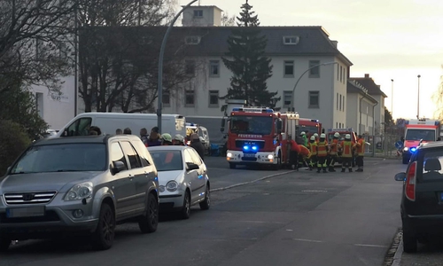 Am frühen Samstagmorgen mussten mehrere Bewohner aus dem Haus gerettet werden.