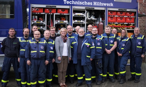 Ingrid Pahlmann mit der THW-Ortsgruppe Peine bei einem Besuch vom 28. Oktober 2019.