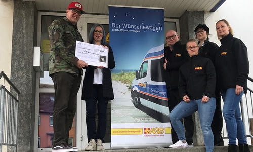 Die Spendenübergabe an den ASB Peine.