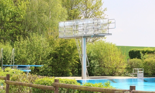 Baden im Grünen - das Freibad Dettum erwacht aus dem Winterschlaf. 
