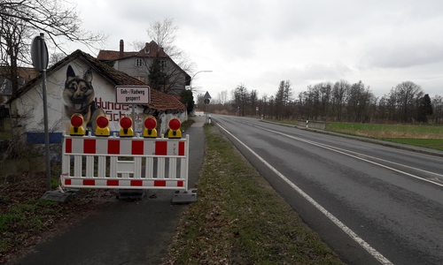 Sperrung und Umleitung der Radwegsperrung ist ausgeschildert.
