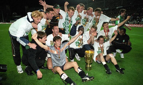DFB-Pokalsieger 1999: SV Werder Bremen mit Dirk Weetendorf (hinten, 3.v.l.).