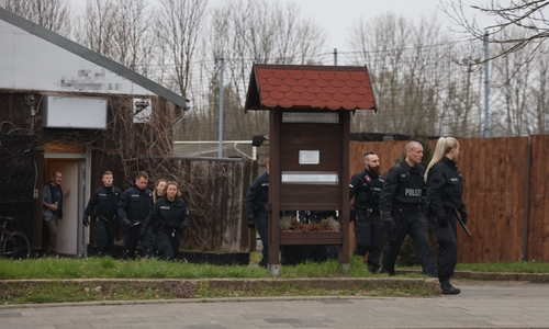 Auch in einem Sportverein führte die Polizei eine Kontrolle durch.