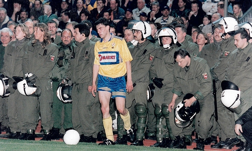 Liverpooler Verhältnisse: Milos Kolakovic und die Eintracht verloren am 2. April 1998 denkbar knapp das Derby.