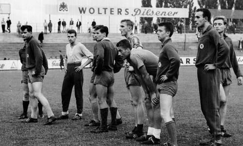 Training im ersten Bundesliga-Jahr 1963. Peter Kaack (Bildmitte) verstand sich prächtig mit den anderen Löwen.
