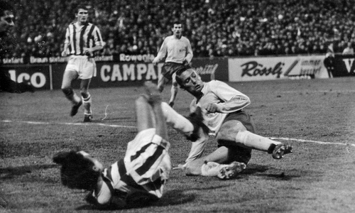 Nicht nur Jürgen Moll hatte beim knappen 0:1 am 20. März 1968 gegen Juventus Turin seine Chancen.