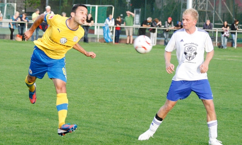 Timmerlah-Coach Dennis Pasemann (li. gegen Deniz Dogan) hat schlechte Erfahrungen mit Auf- und Abstiegen am Grünen Tisch.