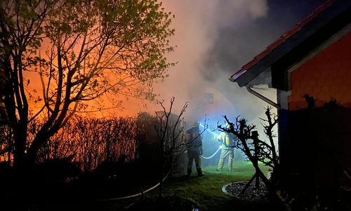 Bereits auf Anfahrt konnte der Feuerschein wahrgenommen werden. 