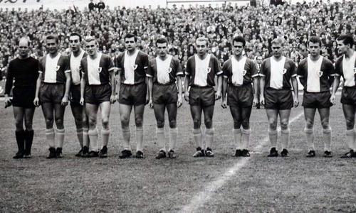 Das allererste Bundesliga-Heimspiel am 31. August 1963 gegen Preußen Münster gewannen die Löwen mit 1:0. Peter Kaack (4.v.r.) war an diesem 2. Spieltag dabei.