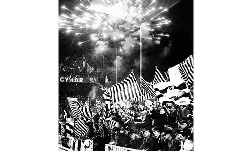 Feuerwerk im Wankdorfstadion zu Bern am 20. März 1968.