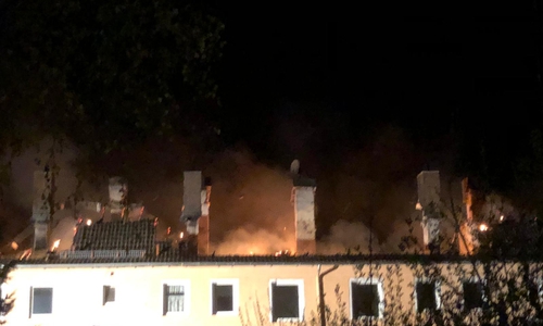 Der Dachstuhl eines leerstehenden Mehrfamilienhauses brannte am heutigen Mittwochmorgen in Hötensleben.