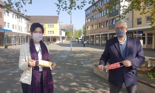 Ortsbürgermeisterin Glosemeyer und Vizeortsbürgermeister Zanfino werden Gratismasken verteilen.
