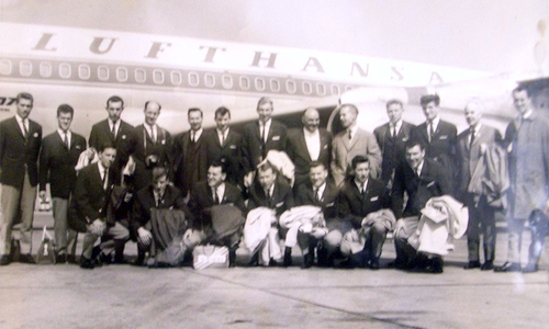 Abflug des Meisters von Hamburg aus: Nach dem Titel unternahmen die Löwen eine Promo-Tour durch die Staaten.
