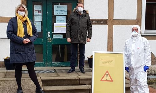 Von links: Pfarrerin Stefanie Röber, Marcus Bosse MdL, Dipl. med. Korinna Brötzmann. 