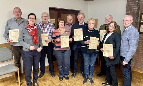 Die Ehrung der Mitglieder während der Komiteeversammlung im Februar: Frank Taube für den Heimat- und Verkehrsverein, Vorsitzende Veronika Koch, Immo und Ursula Pinkert, Geschäftsführer Reinhard Schmidt, Günther und Marlen Wecke, Rolf und Gudrun Hennig sowie Edgar Langhans als stellvertretender Vorsitzender (v. li.).