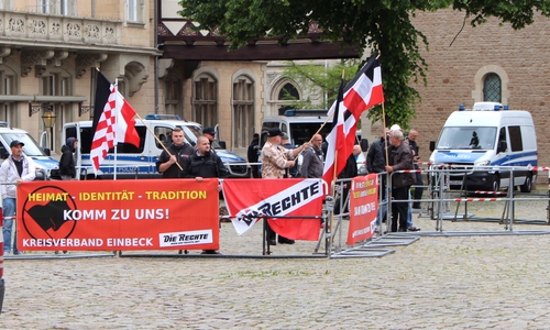 Eine Kundgebung der Partei "Die Rechte" auf dem Burgplatz.