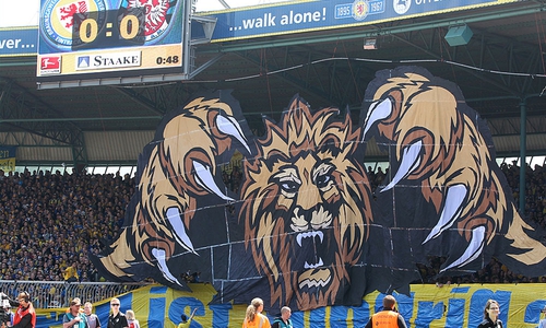 Diese tolle Choreo inspirierte später die Wolters-Brauerei zu einer eigenen Bierdose.