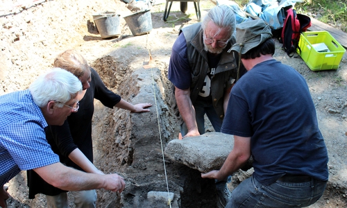 Im Juli 2013 wurde dieser Kultstein geborgen. Das Material ist Duckstein und stammt aus dem Elm.