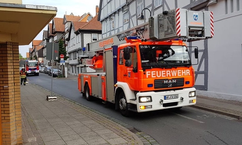 Die Feuerwehr durchsuchte die engen Gassen der Wolfenbütteler Altstadt.