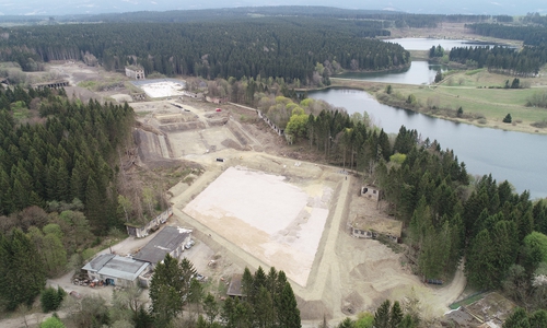 Große Fortschritte konnten auf dem Gelände der ehemaligen Sprengstofffabrik „Werk Tanne“ bei Clausthal-Zellerfeld erzielt werden. Das Pflanzenklärbecken sowie das Rückhaltebecken sind bereits weit fortgeschritten. 