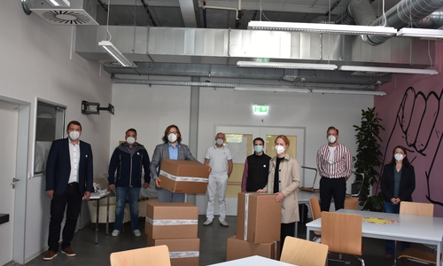 Axel Burghardt (BuW), Michel Tomerius (Geschäftsführer Dermaroller/mi.to.pharm GmbH), Hans-Henning Müller (Geschäftsführer Mehrwerk gGmbH), Dr. Tobias Jüttner (BuW), Christoph Schmidt (BuW), Martina Sharman (Vorsitzende BuW), Maximilian Pink (Standortleiter Werkstätten) sowie Cristina Cellupica.