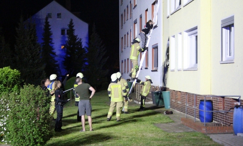 Die Rettung erfolgte über Leitern.