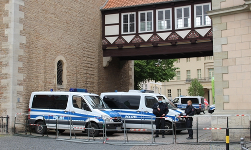 Die Polizei hatte die Zugänge zum Burgplatz abgeriegelt.