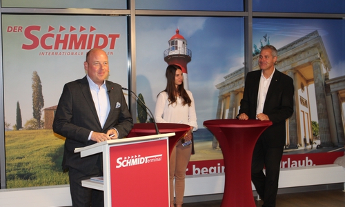 Holger Bormann (li.) mit Michelle Hansen und Philipp Cantauw vom Gastgeber "Der Schmidt". Sie berichteten über die Azubi-Reisebüros des Unternehmens und die aktuelle Situation in der Reisebranche.