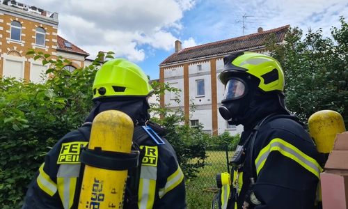 Die Feuerwehr war unter schwerem Atemschutz im Einsatz.