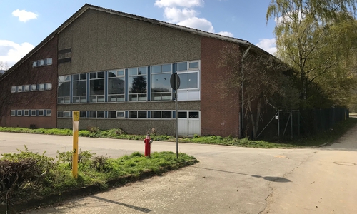Die Sanierung der Mehrzweckhalle Oker wird vom Bund und Land mit 3.378.000 Euro gefördert. Hinzu kommt ein städtischer Eigenanteil von rund 375.000 Euro.