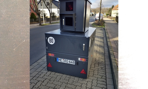 Ab sofort ist der Landkreis Goslar bei der Geschwindigkeitsüberwachung auch mit einem Messanhänger unterwegs. Das Gerät ermöglicht eine 24-stündige Tempokontrolle.