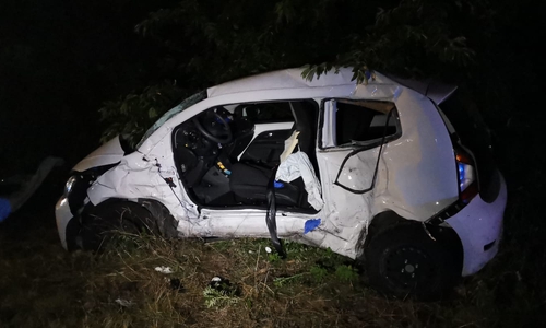 Das demolierte Auto der Toten. Die Feuerwehr musste die Frau aus ihrem Auto herausschneiden.