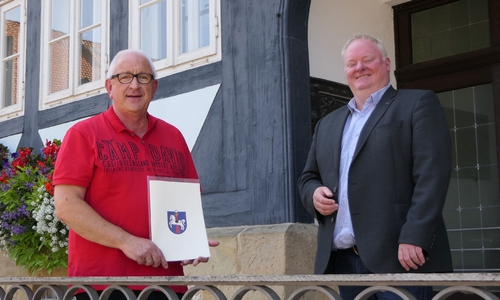 Horst-Dieter Lippert (l.) und Amtsleiter Bürgeramt/Öffentliche Sicherheit Jörn Illemann.