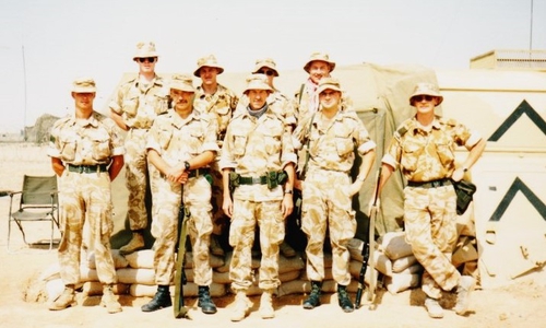 Aus dem Elm in den Krieg: Richardson und weitere Soldaten in Kuwait während 