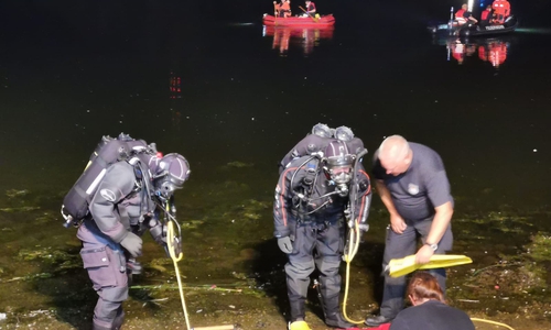 Die Rettungstaucher der Berufsfeuerwehr Wolfsburg am Ölper See.