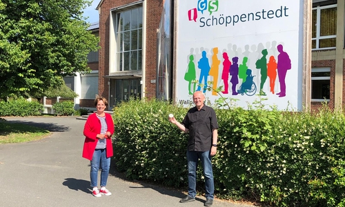  Bürgermeisterin Andrea Föniger und Schuldirektor Ulf Blanke verabredeten erste gemeinsame Projekte.