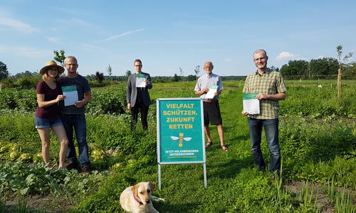 Von links: Nadja und Martin Rautenberg (Solidarische Landwirtschaft Aller/Oker, Hof Rautenberg), Henrik Werner (Sprecher des Kreisverbandes Gifhorn von Bündnis 90 / Die Grünen), Manfred Michel ( 1. Vorsitzender BUND Kreisgruppe Gifhorn), Florian Preusse (1. Vorsitzender NABU Kreisverband Gifhorn).