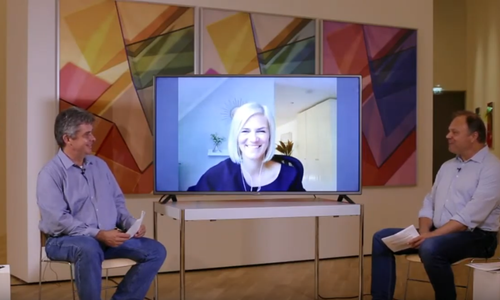 Von links: Prof. Dr. Mike Hoffmeister, Diplom-Psychologin Henrike Richter und Unternehmer Frank Harmeling live aus dem Kunstmuseum Wolfsburg.