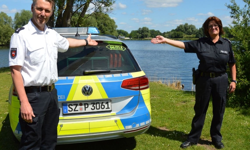 Die Aufkleberaktion, an der auch die Polizei Salzgitter teilnimmt.